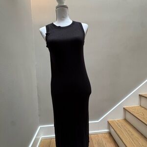 Banana Republic Black Sleeveless Sheath Midi Dress: Size small